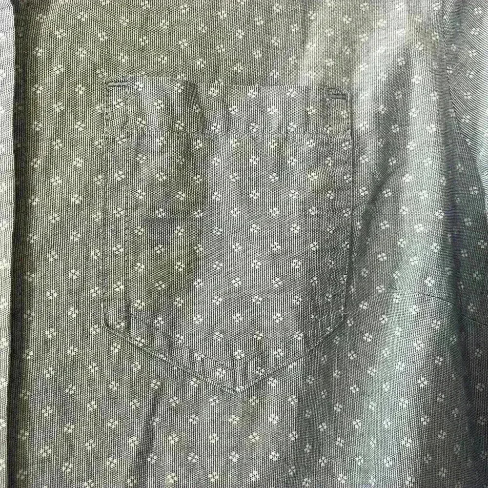 EUC GAP Boyfriend Fit Light Denim Color Button Down Shirt Women’s small - Picture 3 of 9